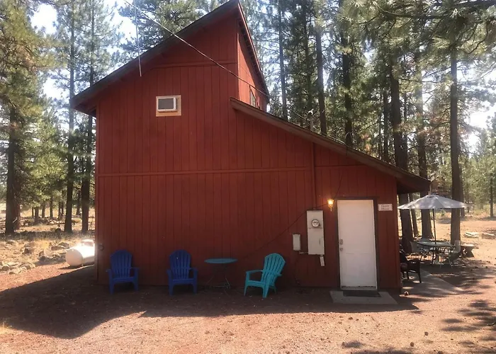 Cheerful 2-Bedroom Cottage Near Eagle Lake