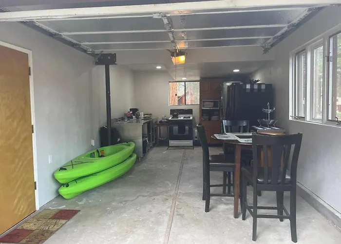 Cheerful 2-Bedroom Cottage Near Eagle Lake